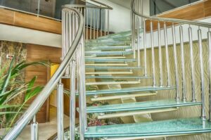 caractéristiques, avantages et inconvénients et prix de l'escalier en verre