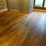 Nettoyer un parquet en bois vitrifié